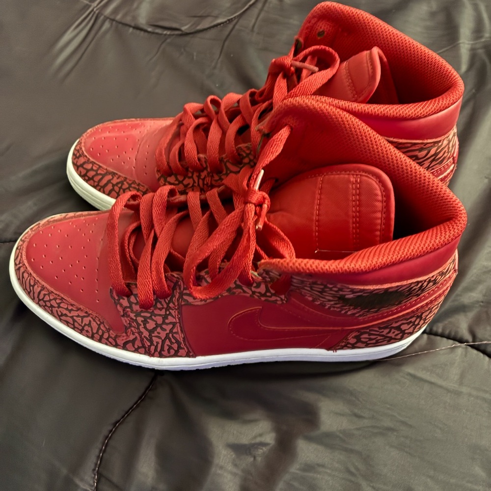 Air Jordan 1 Retro High Elephant